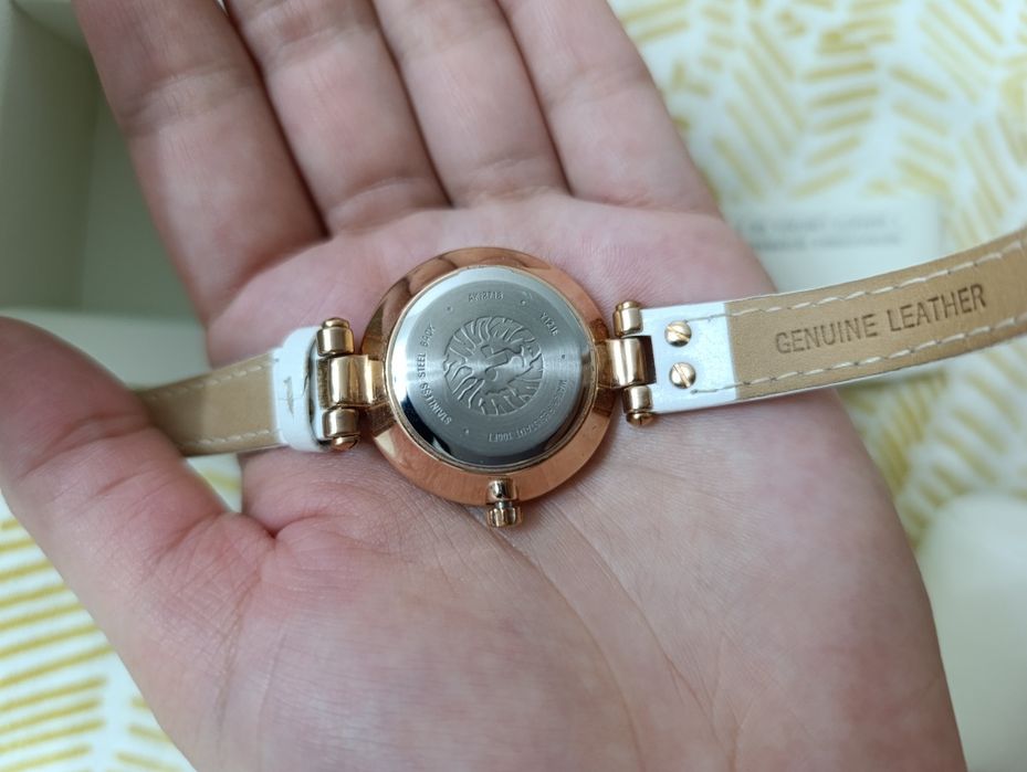 Продаю часы оригинал Anne Klein