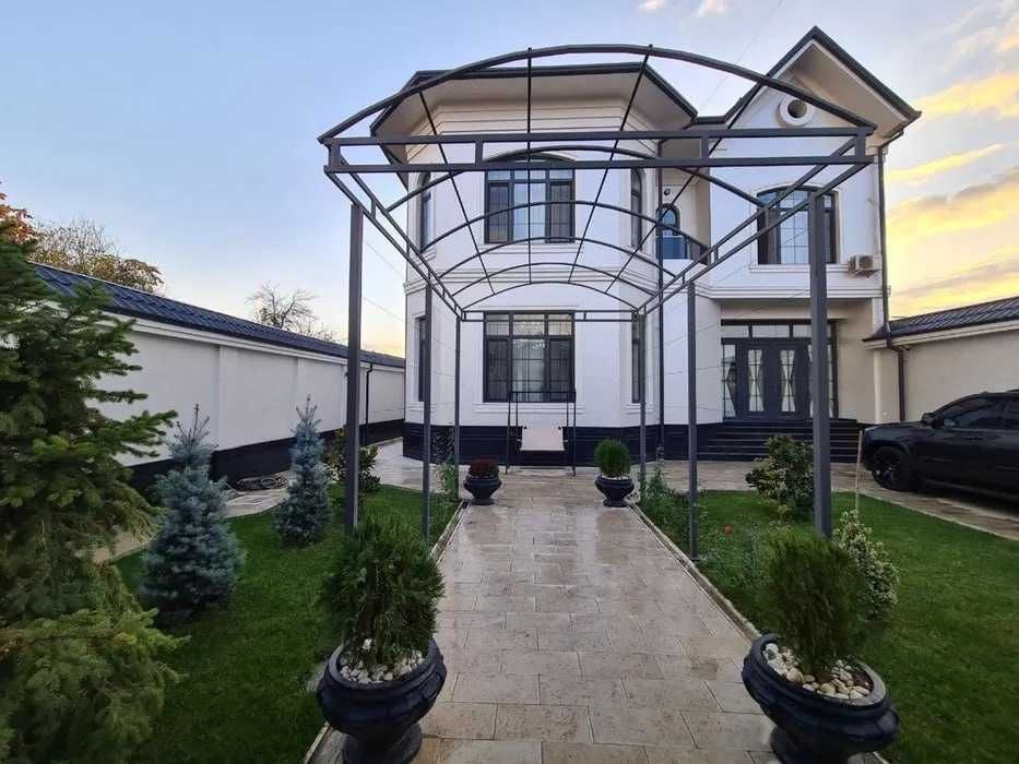 Аренда. Центр Луначарского, шикарный дом, расположенный на 7,1 сотках