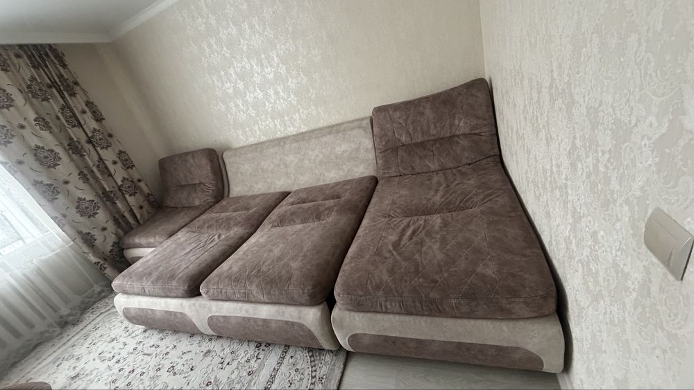 Угловой диван 2,5м