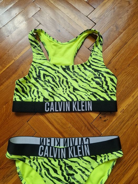 Детски бански 2 части CALVIN KLEIN размер  12 - 14 години