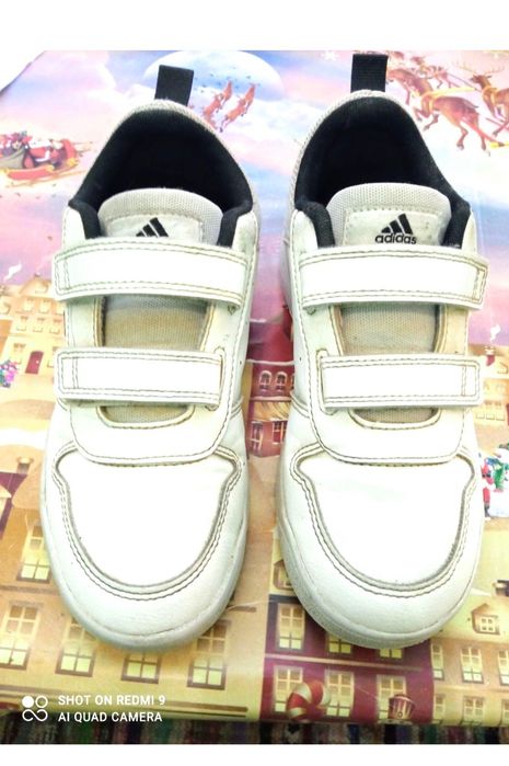 Adidasi marca ADIDAS original din piele naturală.Marimea 31.