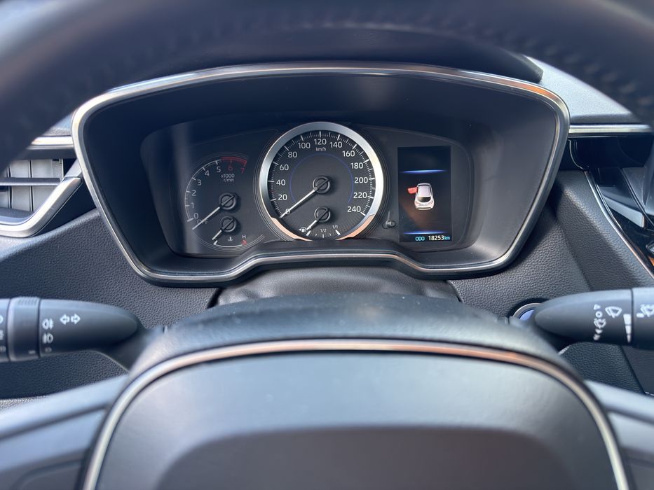 VÂND Toyota Corolla Hybrid 2020 – IMPECABILĂ