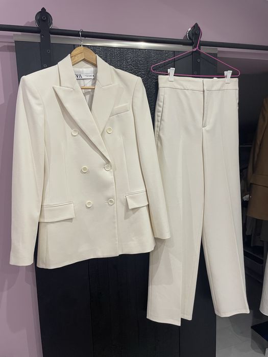 Страхотен костюм ZARA