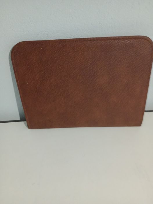 Кожена папка с цип от соца