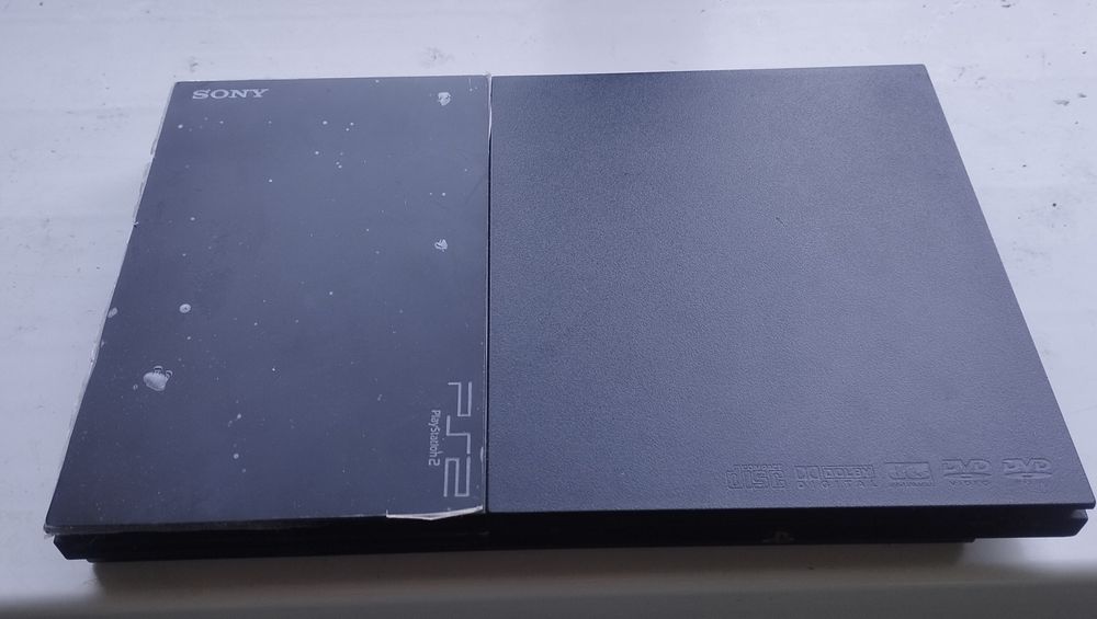 Sony Playstation 2 slim.