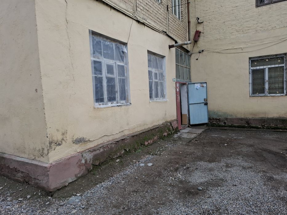 Продаётся 4 ком квартира в центре А. Наваи оринтир Мих бургер