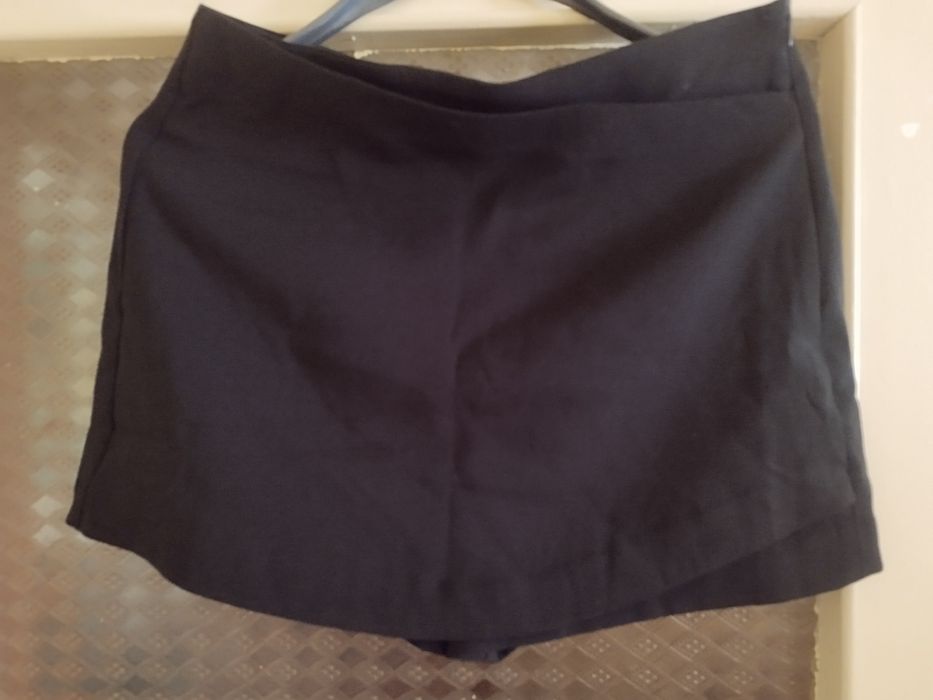 Пола панталон черна