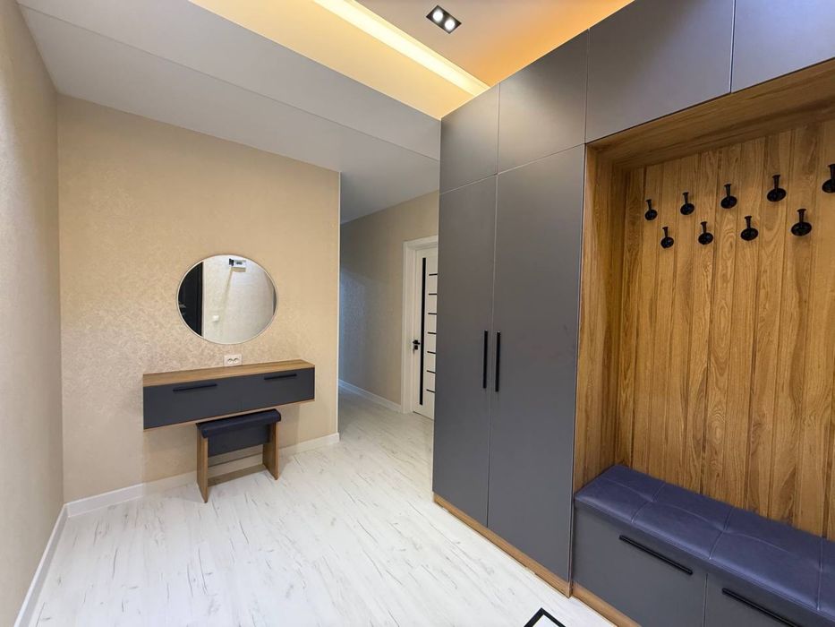 Сдается 1 х комнатная квартира на 4 этаже  Цум 400 $