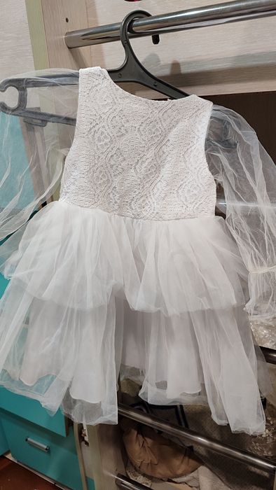 Продам праздничн платья 2000