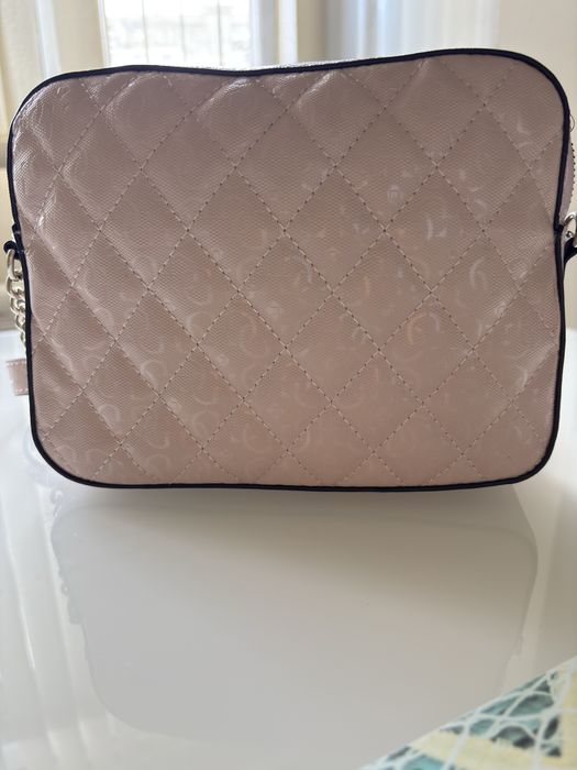Чанта      GUESS