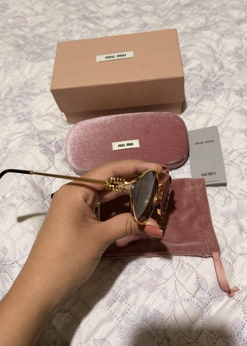 Очки от бренда Miu miu