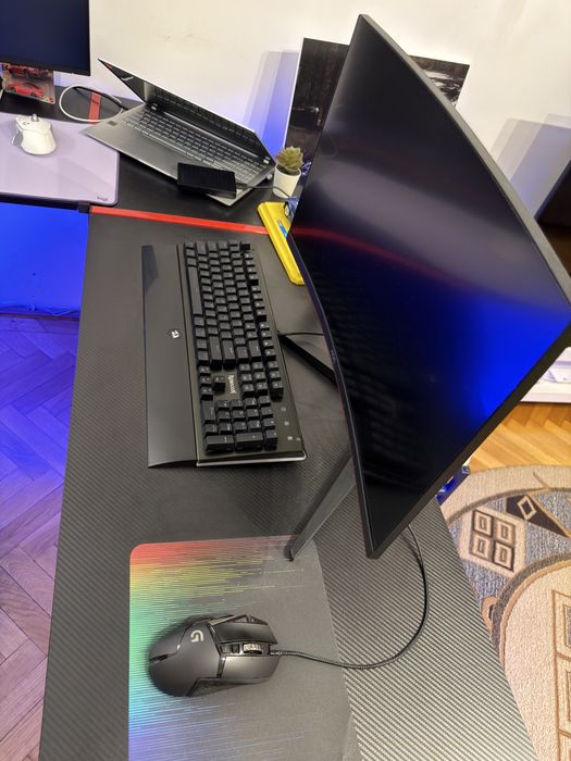 Setup Gaming PC - Monitor - Birou - Mouse - Tastatura
