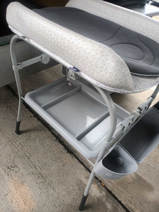 Vând masă schimbat scutece