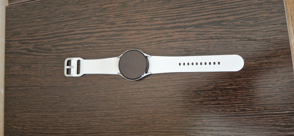 Смарт часы Galaxy watch 4