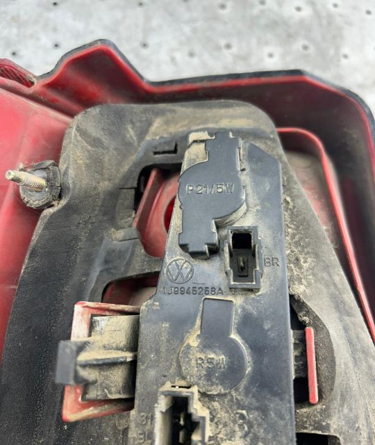 Lampa / Tripla stop dreapta pe aripa 1J9945258A 1J9945258A Volkswagen