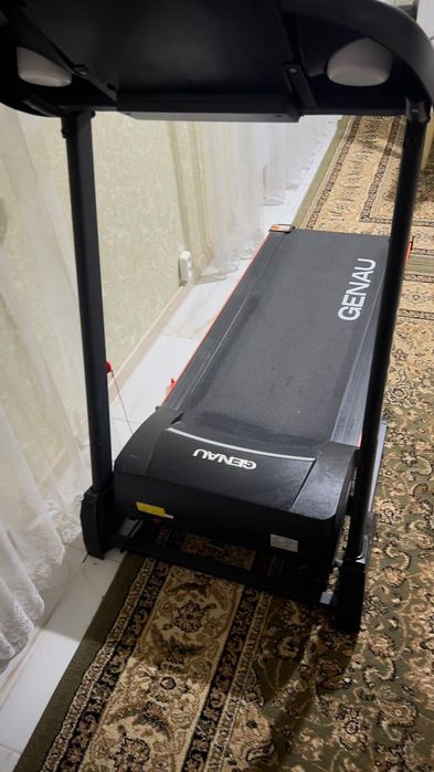 Продам беговую дорожку Genau