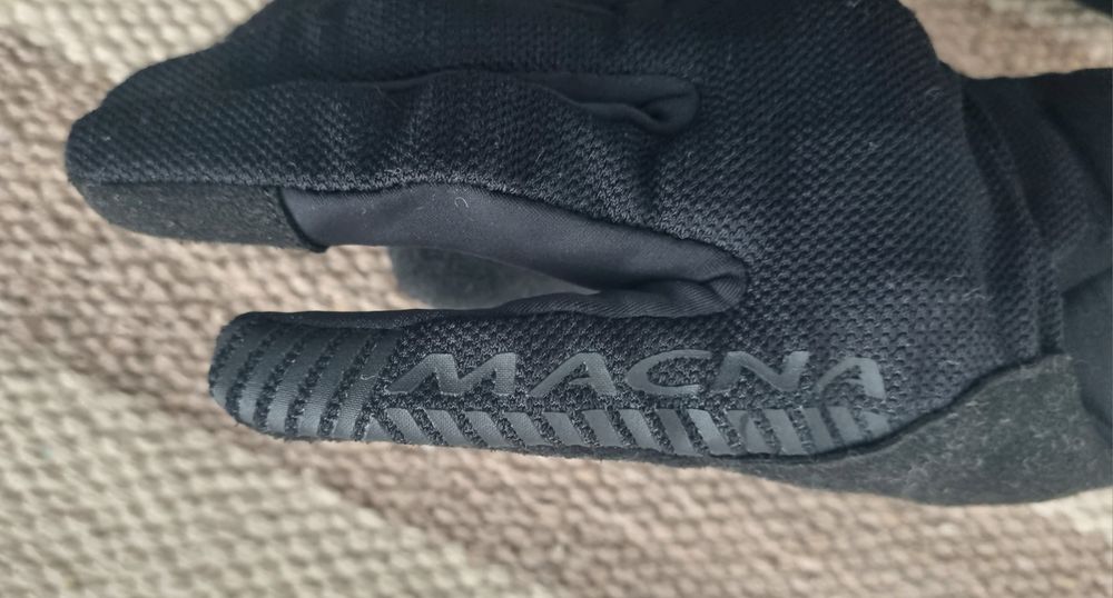 Manusi moto dama Macna