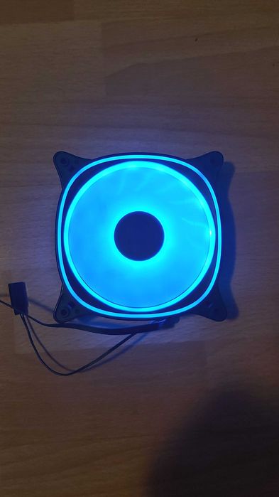 Vând ventilator 120mm