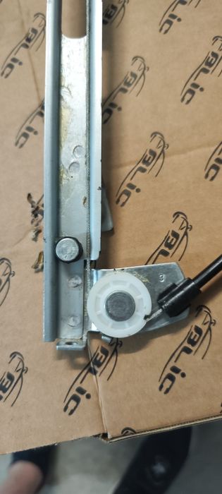 Стъкло повдигач Passat B6 задна дясна врата