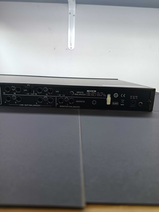 Студийна аудио карта TASCAM US-1800 с фантомно захранване