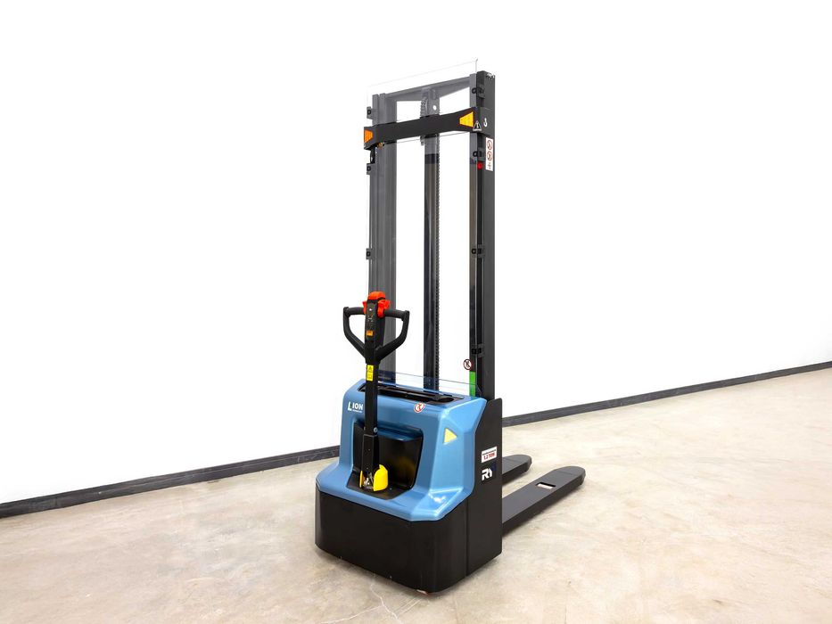 Штабелер электрический / Штаблер  Royal Forklift 1 200кг/ 3 600мм