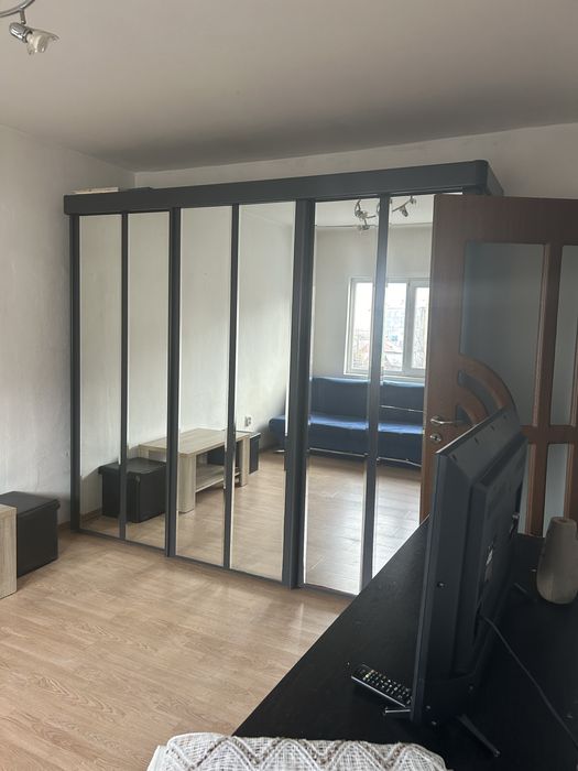 Inchiriez garsoniera