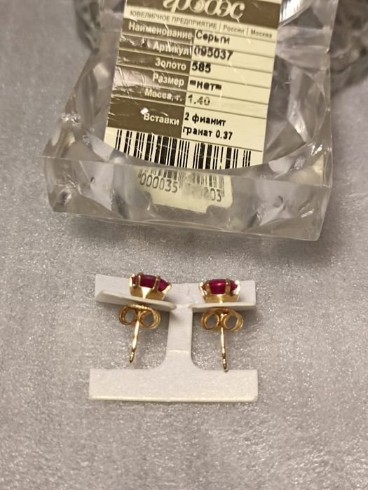 Продам золотые серьги