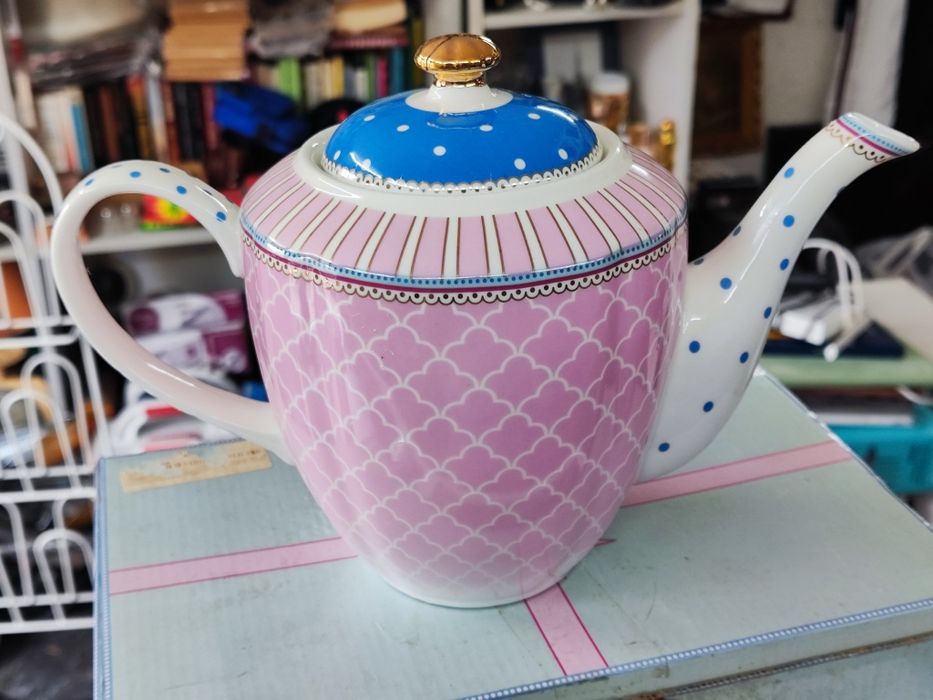 Нов порцеланов чайник