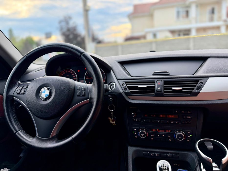 BMW X1 2011 — imagine 3