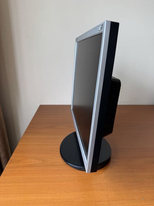 Монитори за компютър  изправни и работещи