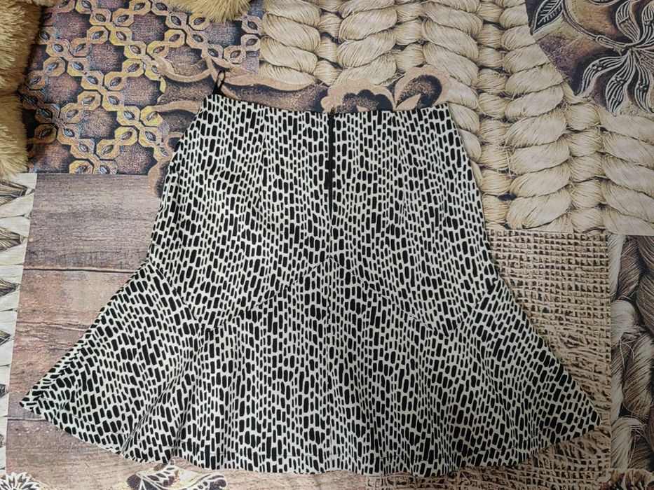 Къса поличка Lucy