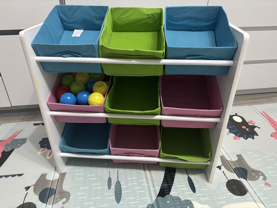 Етажерка за играчки