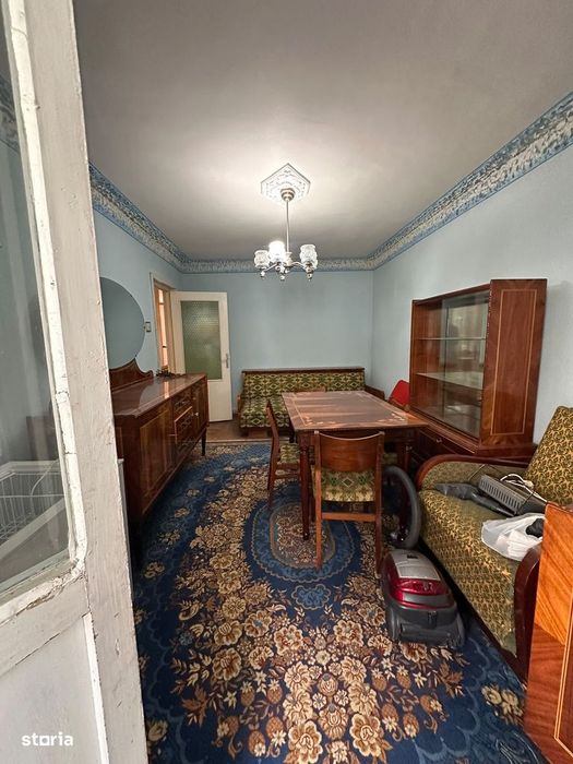 De vanzare apartament 4 camere,2 bai,2balcoane,etj1,zona ultracentrala