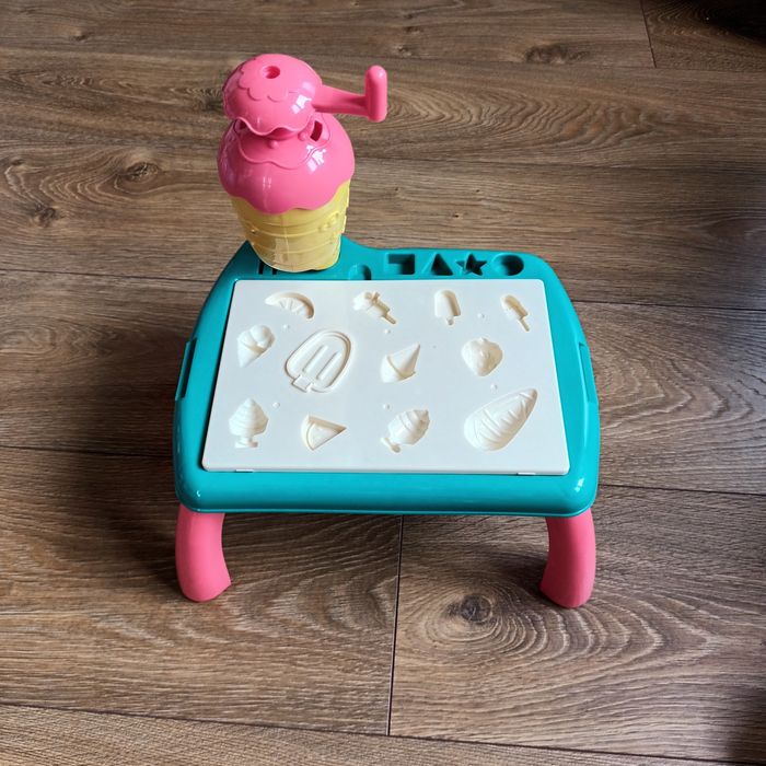 Маса за игра с пластилин 44 части