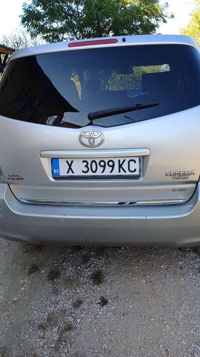 Продавам автомобил Тойота