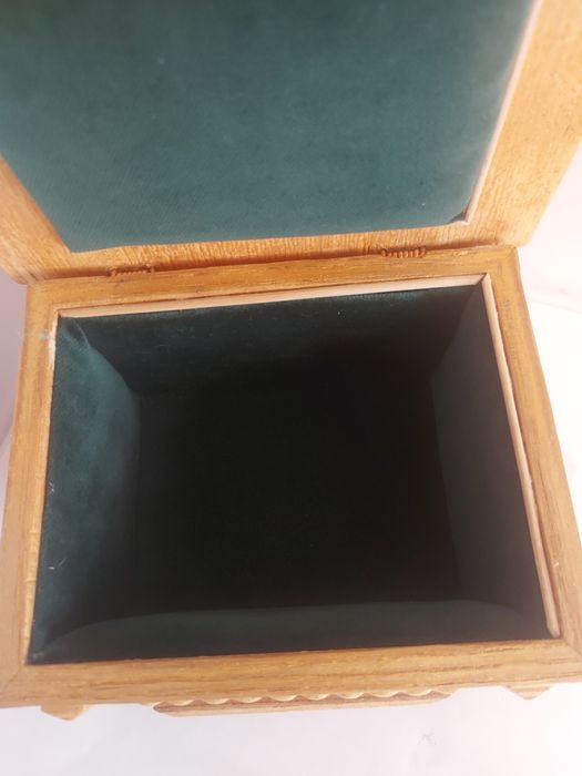 Шкатулка деревянная.