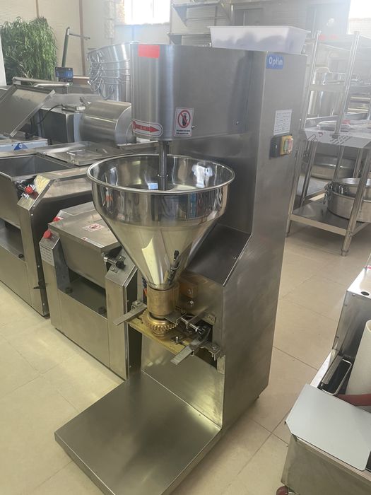 Машина за формиране на кюфтета Автоматична машина за тестени топчета