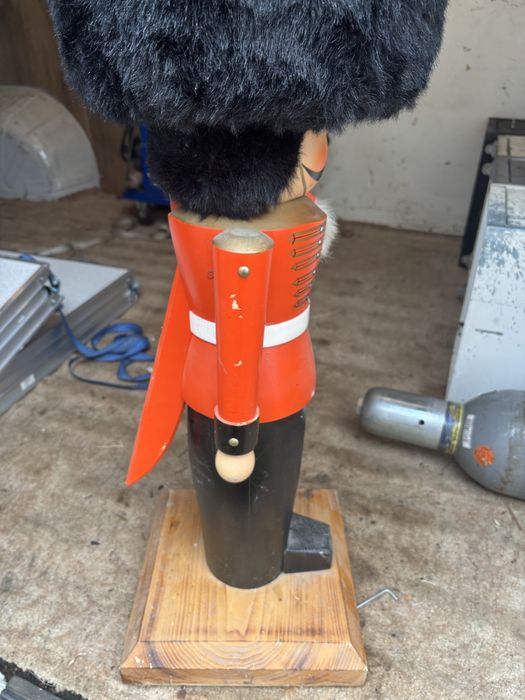 Spargator de nuci  varianta taburet