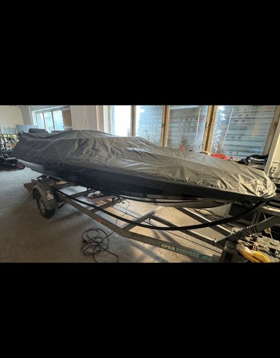 Vând barca Speedboat motor Johnson 120 impecabilă  preț  7850€