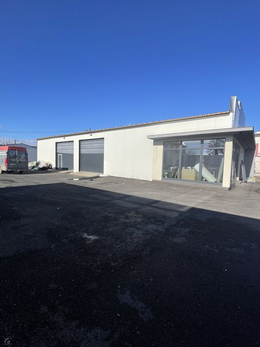 Inchiriez hala cu birou ,shorum la dn 17 Unirea