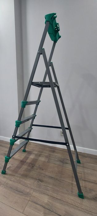 Продам новую стремянку