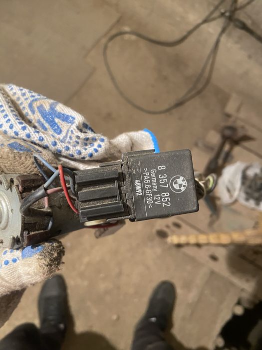 Продам моторчик люка