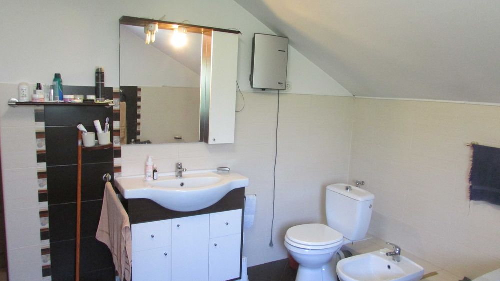 Vând /schimb cu 2 camere + diferență  vilă d+ p+1  -zona Vulcan Deva