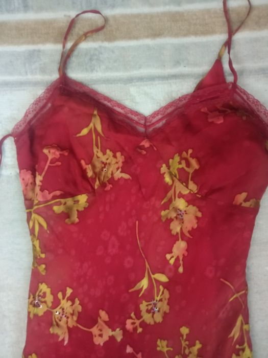 Вечернее платье с палантином.