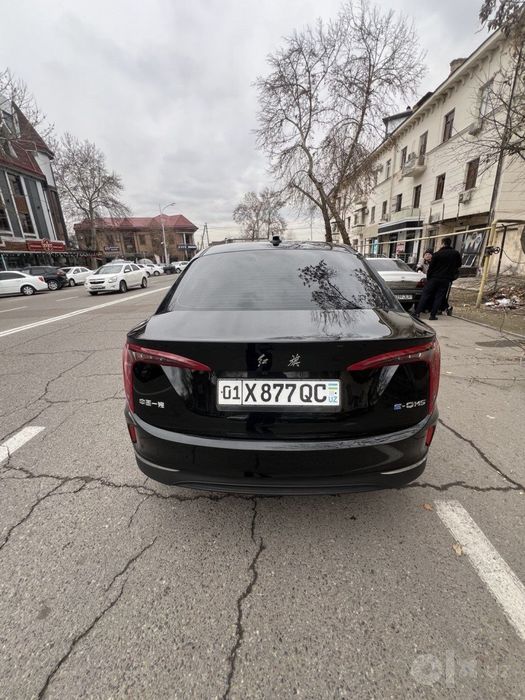 Hongqi QM5 2024, 500 talik, kraskasi toza (Honji)