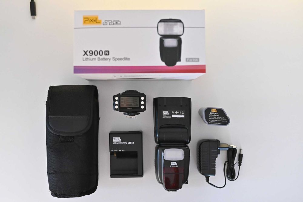 Blit Nikon Pixel X900N TTL + 2 acumulatori + Trigger King Pro + Stativ