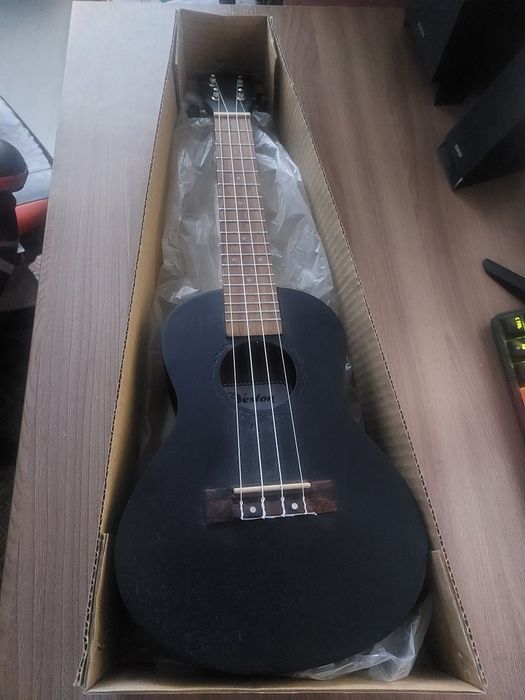 Укулеле Veston KUC100BK