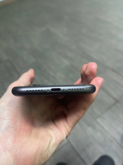 Продам iPhone 11