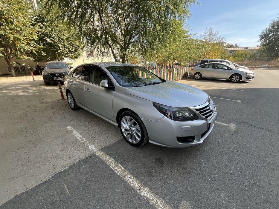 RENAULT Latitude
