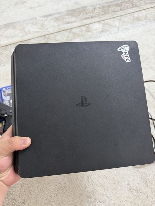 Playstation 4 slim